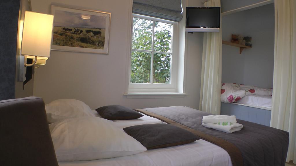 Bed And Breakfast Hoeve Chapeau Katwoude Kamer foto